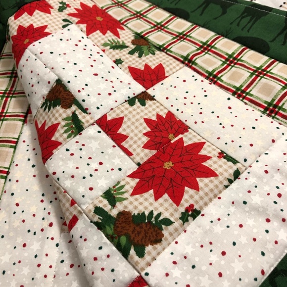 Christmas Quilted Table Runner New - Picture 5 of 8